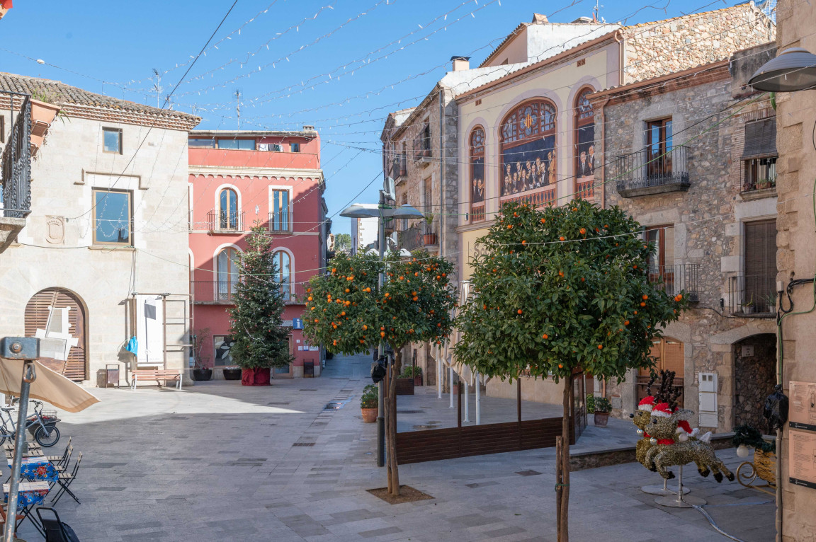 Medieval center with buildings with painted facades in Calonge.